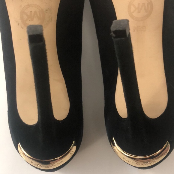 Michael Kors 6.5 High Heels Platform Black Suede Gold detail Excellent Condition - Picture 9 of 10
